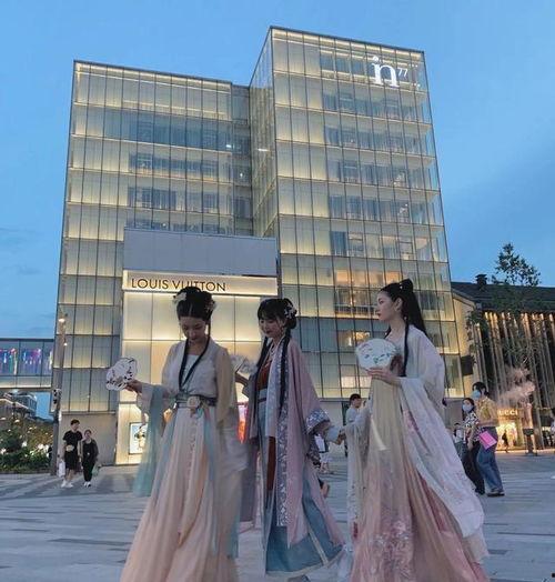 汉服小姐姐吃瓜视频大全,趣味横生，笑料百出