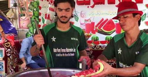 中国人吃瓜街头视频大全,揭秘中国人独特的美食文化瞬间